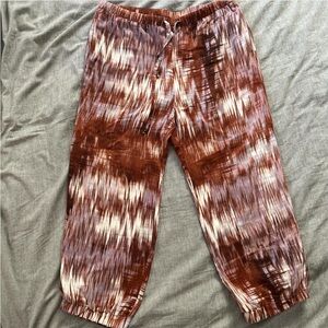 Elizabeth and James 100% silk capri pants